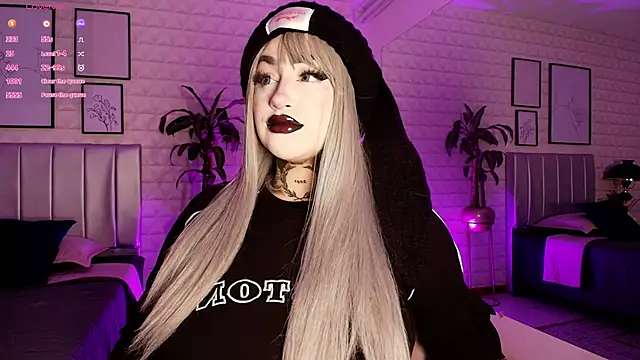 Snapshot of bella-green chatting on 09.25.25 bella-green online show from 09.25.25