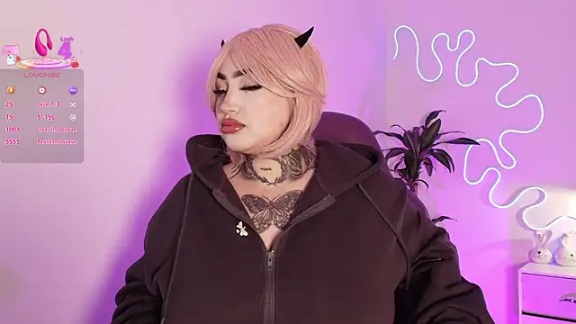 Snapshot of bella-green chatting on 09.27.25 bella-green online show from 09.27.25