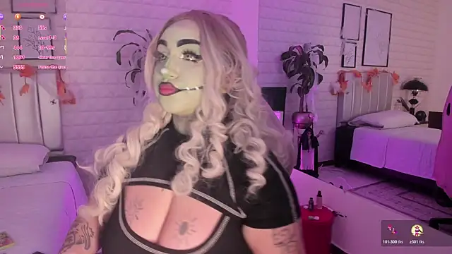 Snapshot of bella-green chatting on 10.24.25 bella-green online show from 10.24.25