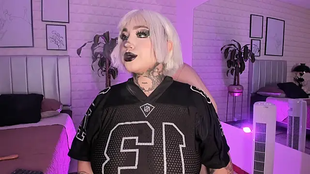 Snapshot of bella-green chatting on 11.20.25 bella-green online show from 11.20.25