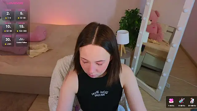 Hayle Hill online show from 03.16.25