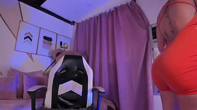 Snapshot of maye_wells chatting on 01.28.25 maye wells online show from 01.28.25