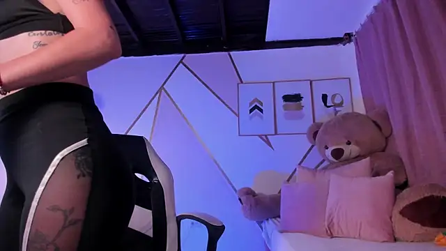 Snapshot of maye_wells chatting on 02.03.25 maye wells online show from 02.03.25