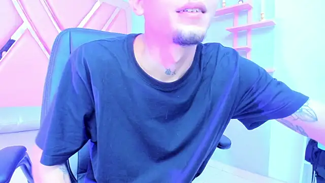 Snapshot of kendalltaylorr chatting on 02.09.25 kendalltaylorr online show from 02.09.25