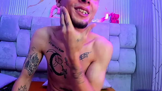 Snapshot of kendalltaylorr chatting on 02.22.25 kendalltaylorr online show from 02.22.25