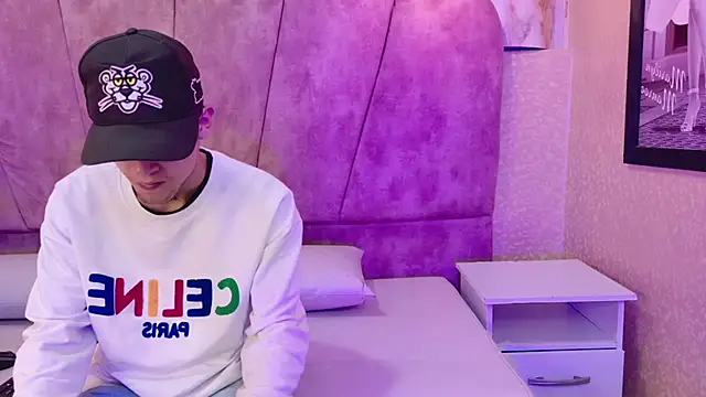 Snapshot of kendalltaylorr chatting on 10.23.25 kendalltaylorr online show from 10.23.25