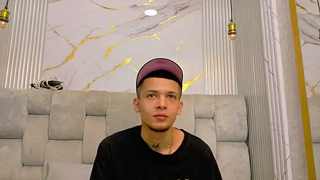 Snapshot of kendalltaylorr chatting on 11.20.25 kendalltaylorr online show from 11.20.25