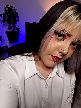 Charlotte Myers online show from 11.10.25