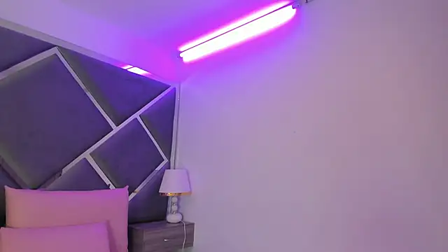 Charlotte Myers online show from 11.21.25