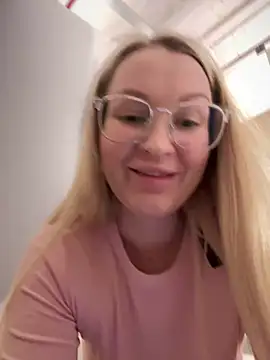 Teya moon  online show from 02.04.25