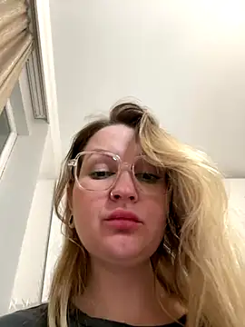 Teya moon  online show from 12.14.25