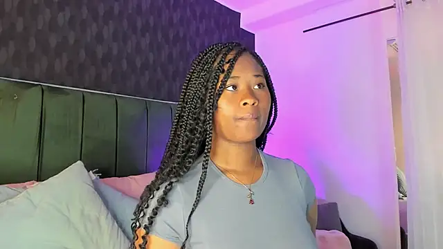 Snapshot of Anneth__M chatting on 12.10.24 Anneth M online show from 12.10.24