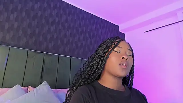 Snapshot of Anneth__M chatting on 12.12.24 Anneth M online show from 12.12.24