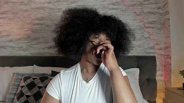 Snapshot of Anneth__M chatting on 10.28.25 Anneth M online show from 10.28.25