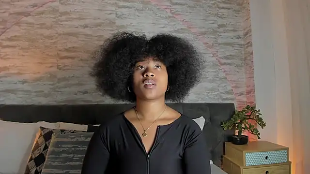 Snapshot of Anneth__M chatting on 11.25.25 Anneth M online show from 11.25.25