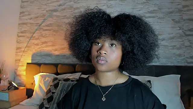 Snapshot of Anneth__M chatting on 12.02.25 Anneth M online show from 12.02.25