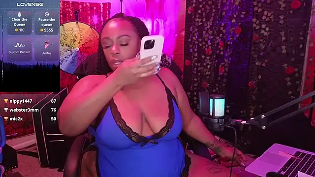 Snapshot of cheriserozequeen chatting on 10.28.25 cheriserozequeen online show from 10.28.25