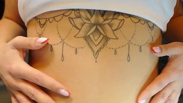 Snapshot of carla_italian chatting on 12.16.24 carla italian online show from 12.16.24