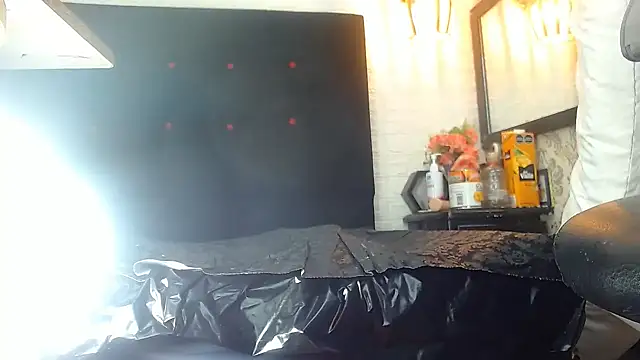 Snapshot of hairy_pussywet chatting on 12.21.24 hairy pussywet online show from 12.21.24