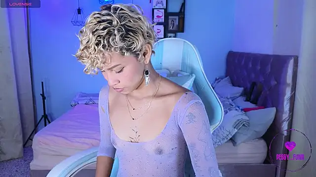 Snapshot of Peggy_Funn chatting on 01.08.25 Peggy Funn online show from 01.08.25