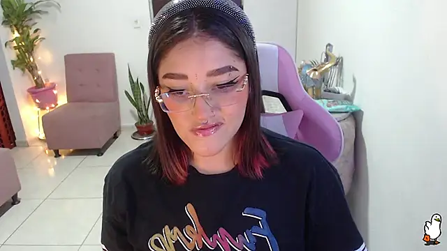 Snapshot of littleangel1_m chatting on 02.21.25 littleangel1 m online show from 02.21.25