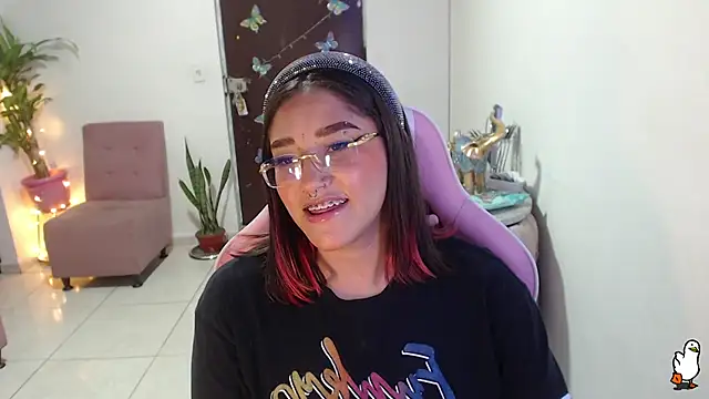 Snapshot of littleangel1_m chatting on 02.21.25 littleangel1 m online show from 02.21.25