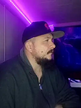 Snapshot of Spunonymous chatting on 12.25.24 Spunonymous online show from 12.25.24