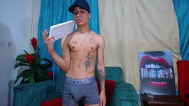 Leon hot X online show from 12.21.24