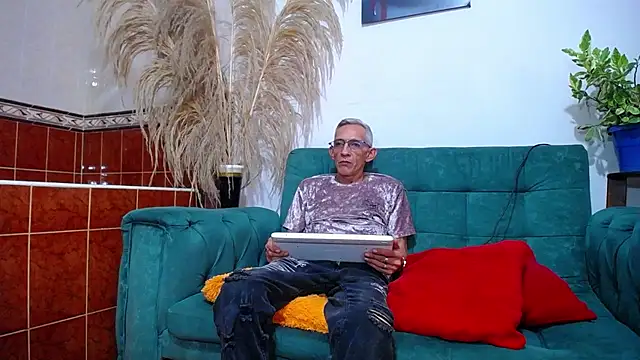 Leon hot X online show from 01.21.25