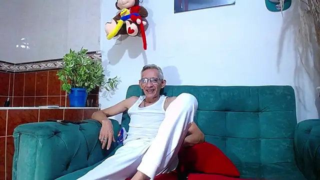 Leon hot X online show from 02.23.25