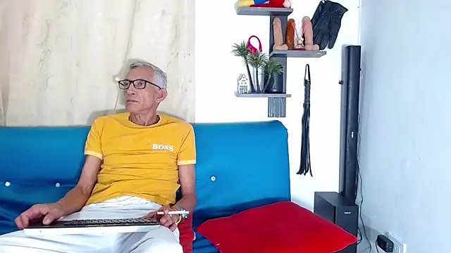 Leon hot X online show from 10.12.25