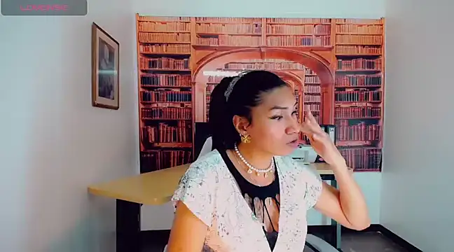 khiara moretti online show from 01.09.25