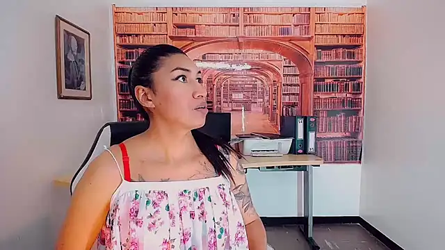 khiara moretti online show from 02.05.25