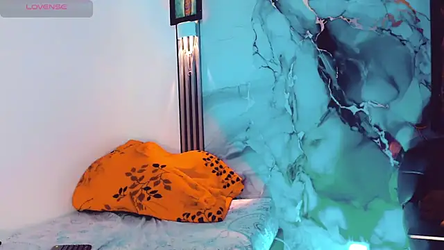 khiara moretti online show from 10.04.25