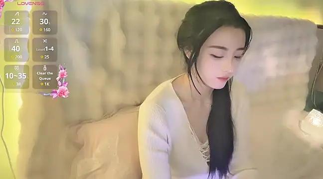 Snapshot of Duomiz chatting on 01.24.25 Duomiz online show from 01.24.25