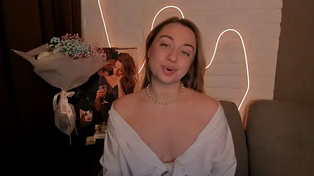 Snapshot of DanielaWisse chatting on 12.16.24 DanielaWisse online show from 12.16.24
