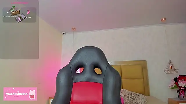 Snapshot of LARSONMIA chatting on 02.26.26 LARSONMIA online show from 02.26.26