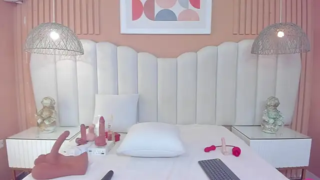 Sara Vanegas online show from 12.21.25