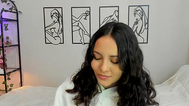 Snapshot of Megan_Rodrigo chatting on 09.27.25 Megan Rodrigo online show from 09.27.25