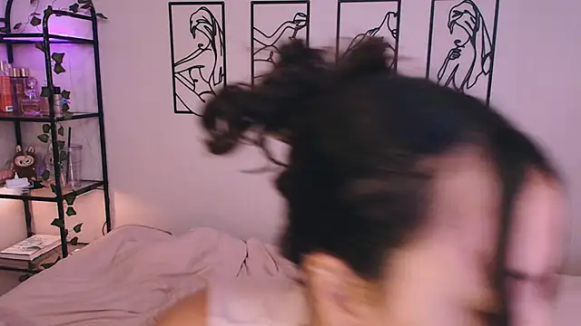 Snapshot of Megan_Rodrigo chatting on 10.20.25 Megan Rodrigo online show from 10.20.25