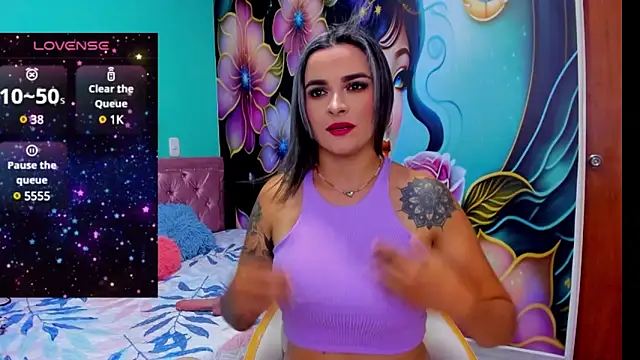 Snapshot of mia_bigtits17 chatting on 12.28.24 mia bigtits17 online show from 12.28.24