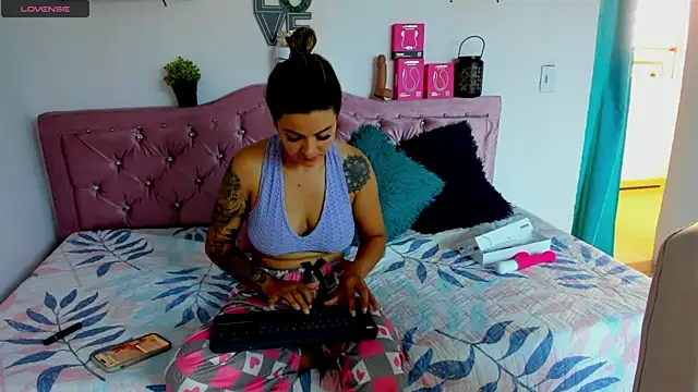 mia bigtits17 online show from 07.18.26