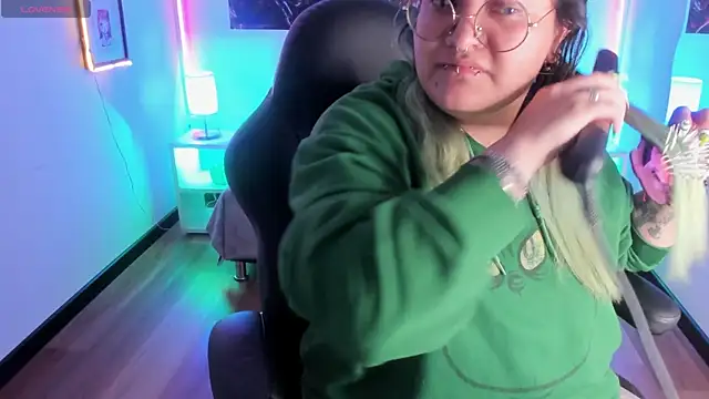 lucky-leah online show from 12.20.25