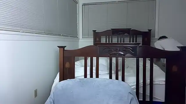 Snapshot of YUMIandbigWOLF chatting on 02.21.26 YUMIandbigWOLF online show from 02.21.26