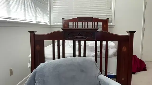 Snapshot of YUMIandbigWOLF chatting on 02.23.26 YUMIandbigWOLF online show from 02.23.26