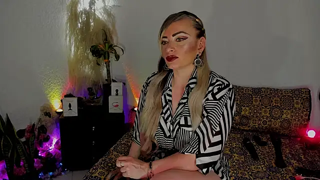 Snapshot of Jeanineescott chatting on 09.11.25 Jeanineescott online show from 09.11.25