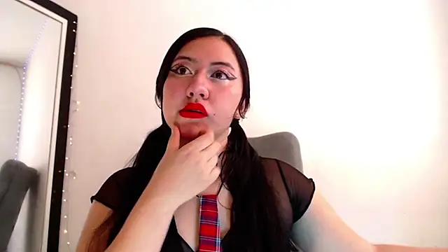 LuciaTomson online show from 02.25.26