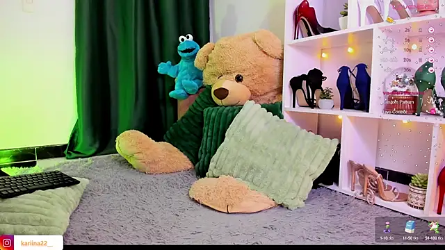 Snapshot of kariina__22 chatting on 02.14.25 kariina 22 online show from 02.14.25