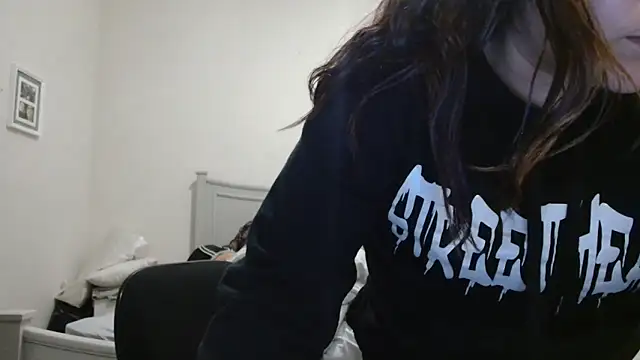 Snapshot of Crazyfunroom chatting on 01.10.25 Crazyfunroom online show from 01.10.25