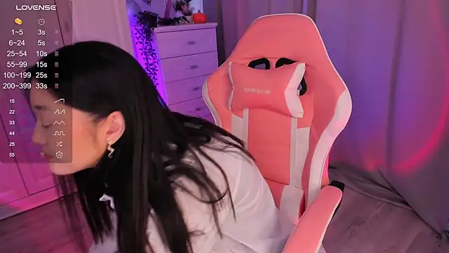 Snapshot of FreyaRaya chatting on 12.25.24 FreyaRaya online show from 12.25.24